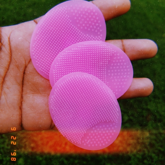 Mini beauty container, filled with products!! - Picture 5 of 7